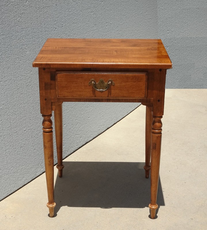 LH37 Vintage Ethan Allen Brown Maple Side Table ~ Key Table gallery