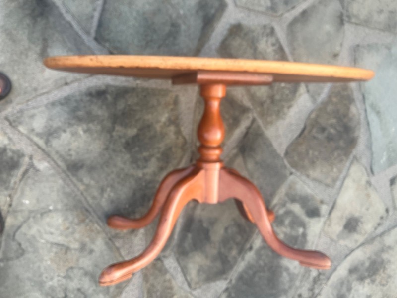 Vintage 41.5" Oval Maple Finish Cocktail Table gallery