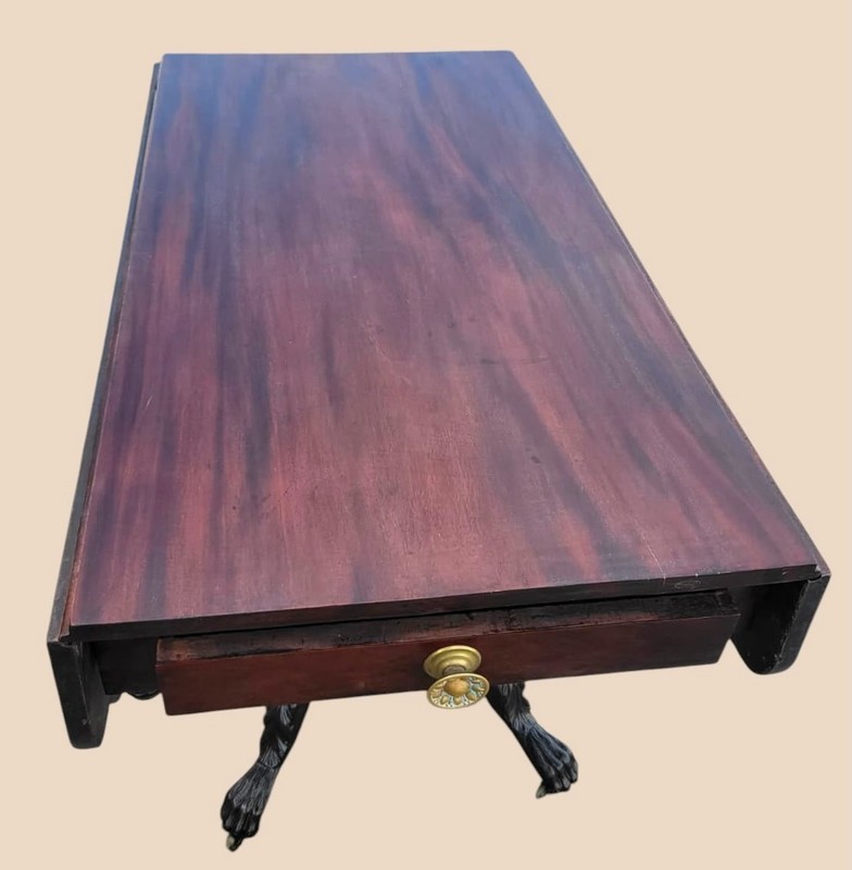 Early 19th Century Federal Mahogany Drop-Leaf Table gallery