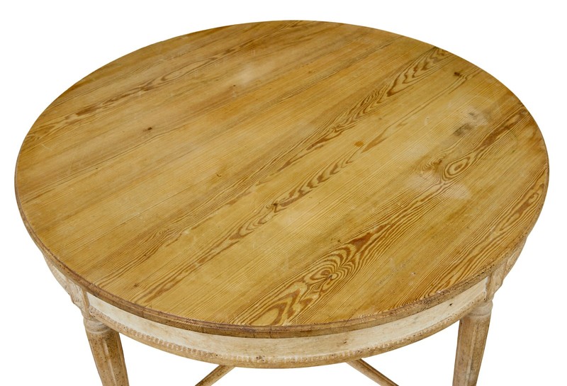19TH CENTURY CIRCULAR SCANDINAVIAN PINE DINING TABLE gallery