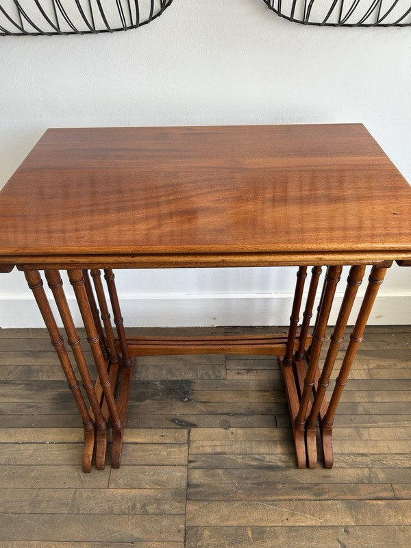 Antique Edwardian Style Mahogany Nesting Stacking Side Tables Set of 3 gallery
