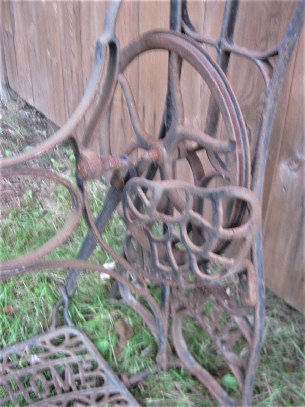 ANTIQUE NEW HOME CAST IRON SEWING MACHINE PATIO GARDEN TABLE STAND NO MARBLE TOP gallery