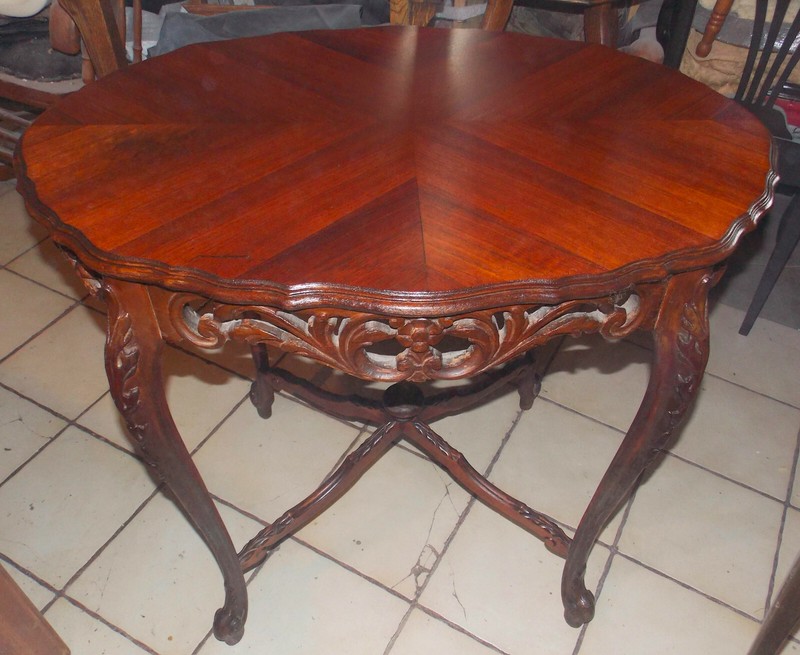 Walnut Carved Book Match Top Lamp Table / Parlor Table (PRT46)
