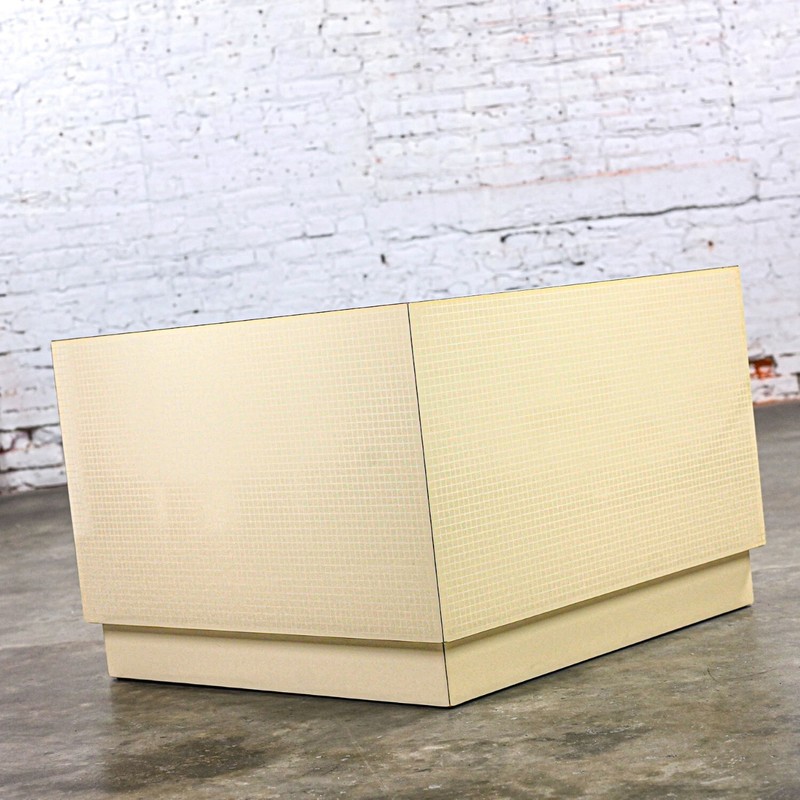 1980s Modern Laminate Cube End Table Style of Milo Baughman for Thayer Coggin gallery