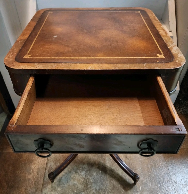 Mahogany Federal Pedestal Philadelphia End Table 26" With Pullout Drawer gallery