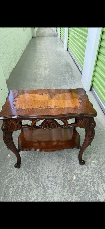 Mahogany Two-tier End Table with Carved Shell and Scroll Apron In French Style