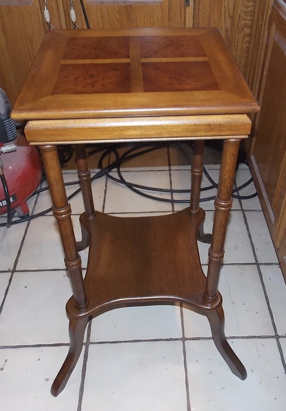 Mahogany Inlaid Lamp Table / End Table (ET125 gallery