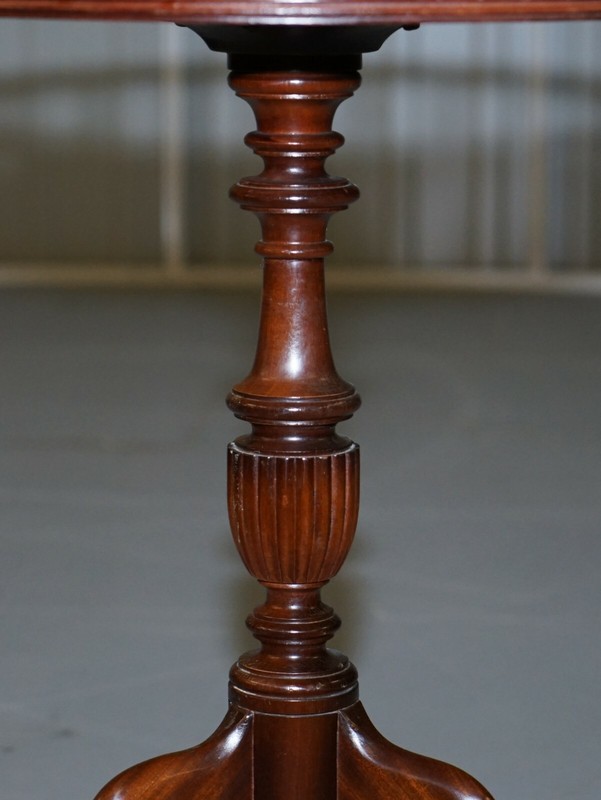 VINTAGE MAHOGANY WITH BROWN LEATHER TOP GALLERY RAIL SIDE END LAMP WINE TABLE gallery