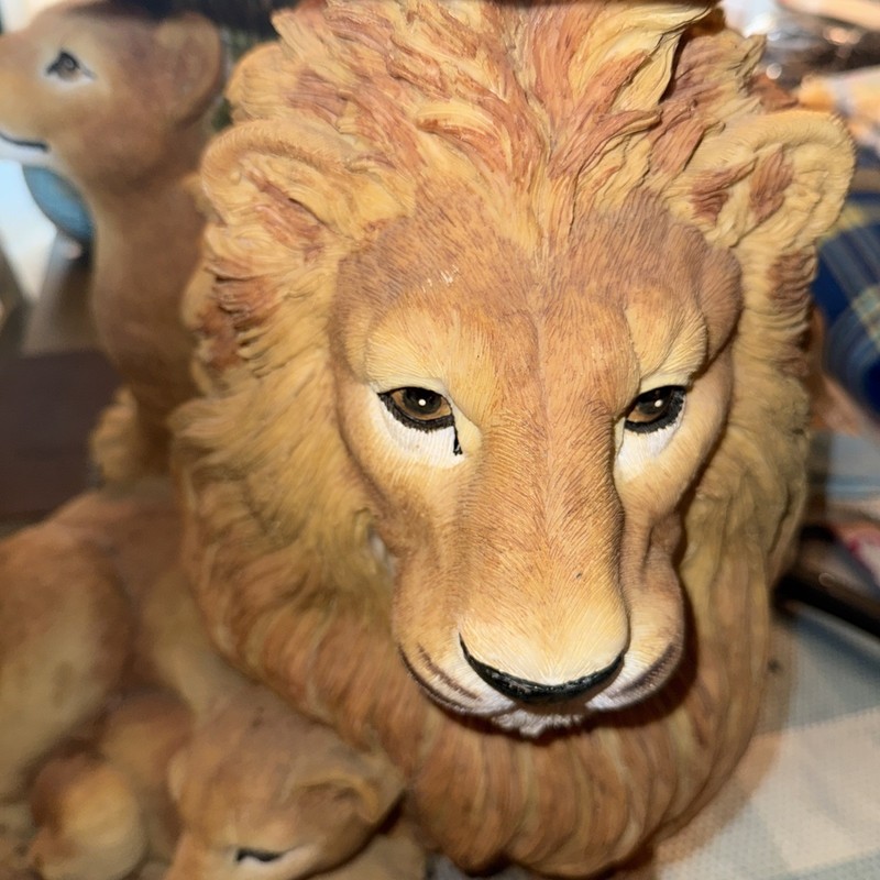 Lion & Cubs 2001 Domestications Glass Top End Table Stand Resin”RARE “ gallery