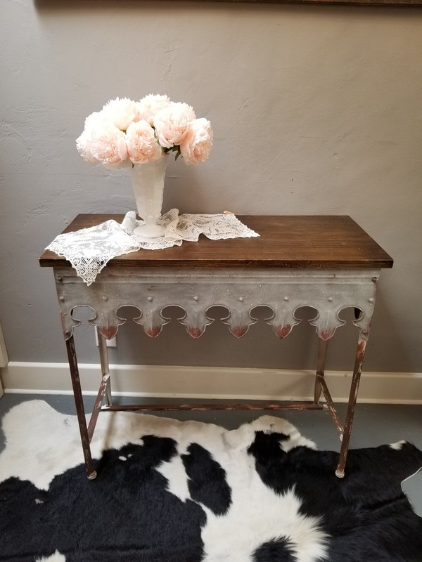 Creative Co-Op Metal Scalloped Edge Table with Zinc Finish and Wood Top gallery