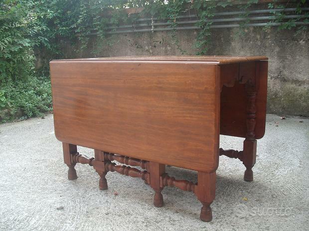 Antique Maple Gateleg Dining Table. gallery