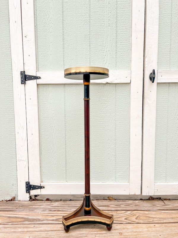Kittinger Regency Style Mahogany Stand w/ Brass Gallery Black & Gold Accents gallery