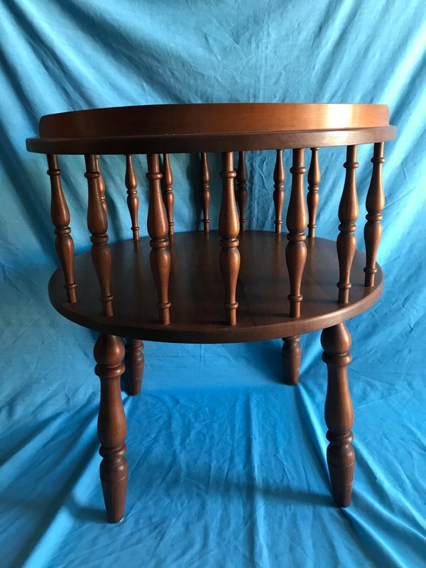 Vintage 22” Round Two-Tier Spindle End Table / Nightstand **LOCAL PICK-UP ONLY** gallery