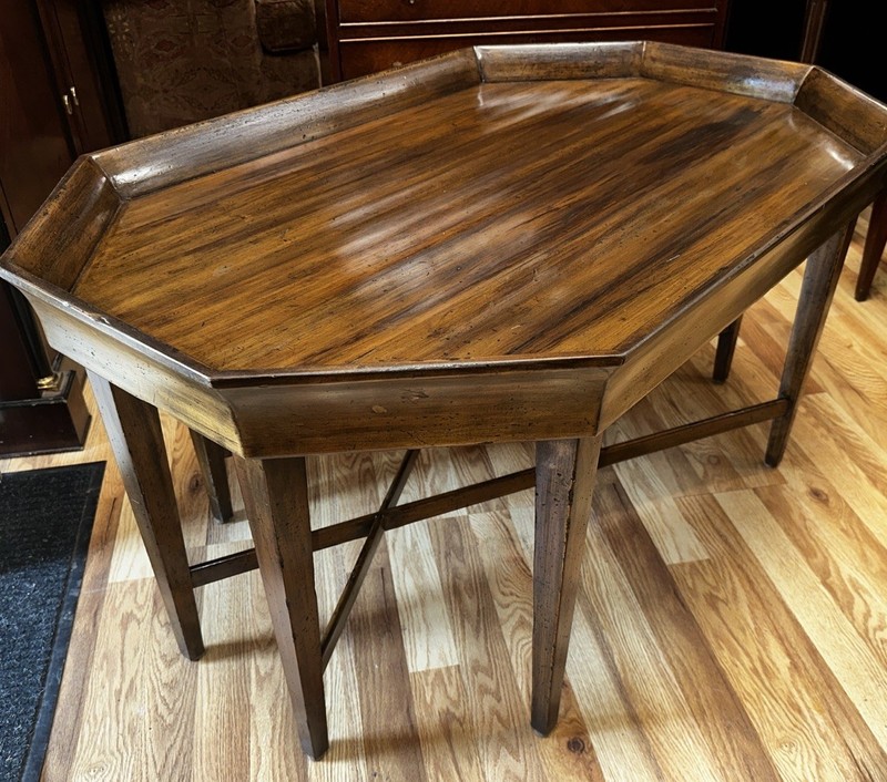 ESTATE VINTAGE MAHOGANY REGENCY STYLE OCTAGONAL OVAL COFFEE TABLE