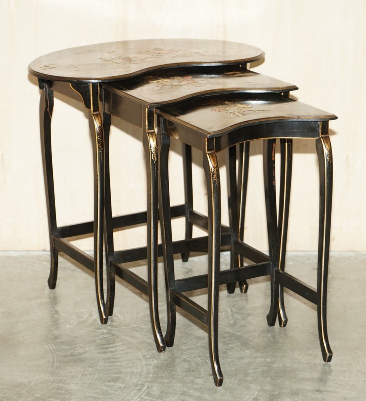 NEST OF THREE CIRCA 1900 CHINESE CHINOISERIE LACQURERED SIDE KIDNEY TABLES gallery