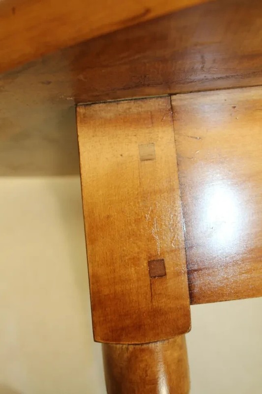 Great Pair of Queen Anne Style Solid Maple Oval Side End Tables gallery