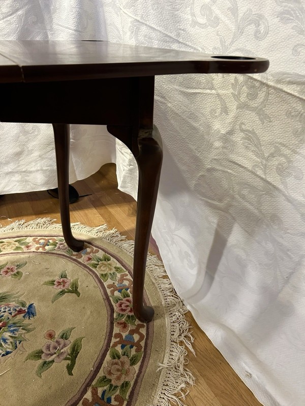 Antique Mahogany Expandable End Table gallery