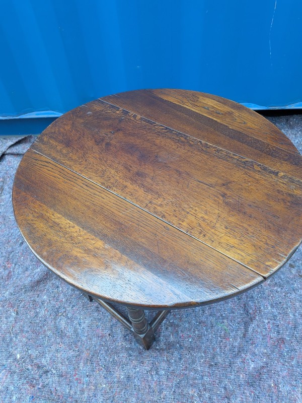 Oak Jointed Drop Leaf Side Table Good Condition gallery