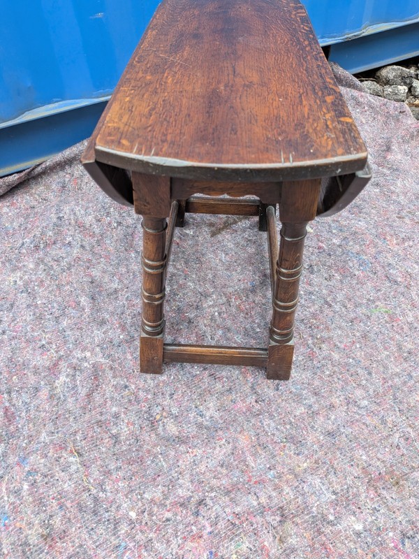 Oak Jointed Drop Leaf Side Table Good Condition gallery