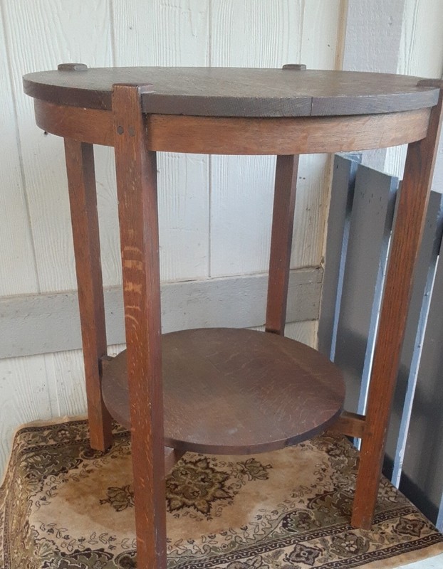 VINTAGE GUSTAV STICKLEY QUARTER SAWN OAK DOWLED ARTS&CRAFTS MISSION PARLOR TABLE