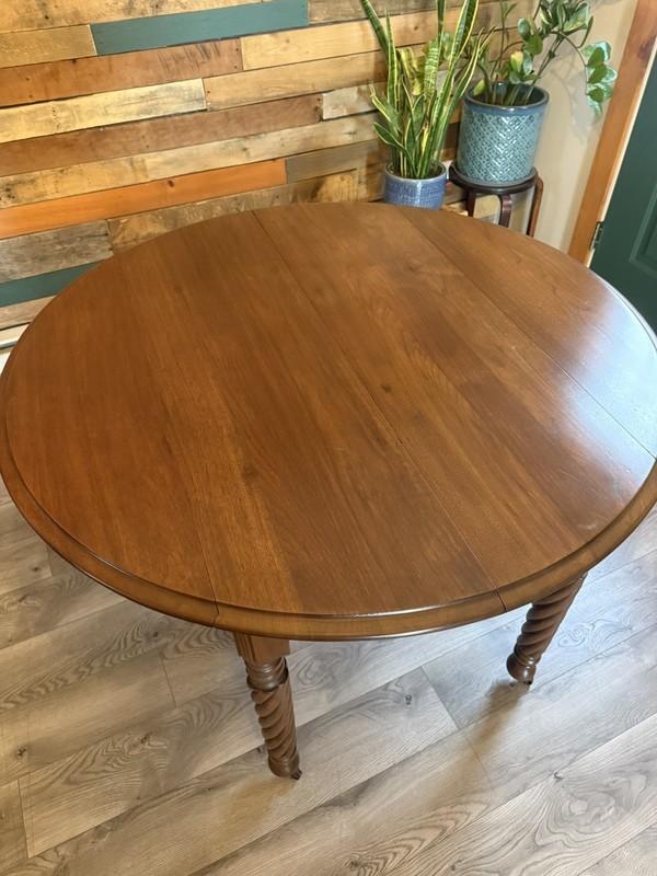 Antique Federal Style Cherry Expandable Drop-Leaf Dining Table gallery