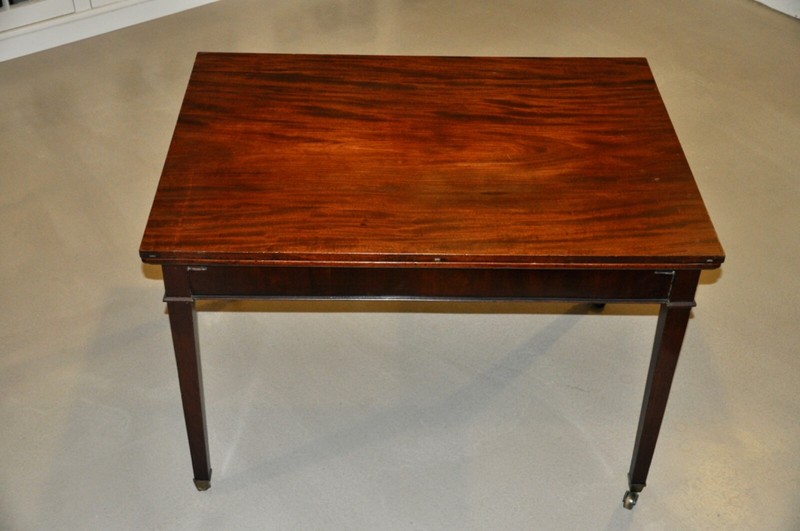 Antique Mahogany Collapsable Expandable Dining Table on Casters gallery