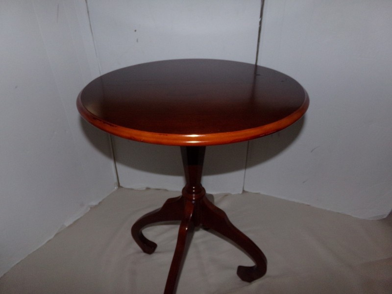 Vintage 1996 The BOMBAY Company Wooden Plant table 22″H