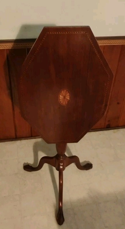 1920s American Chippendale Mahogany Tilt-Top Table W/ Maple Marquetry. BEAUTIFUL