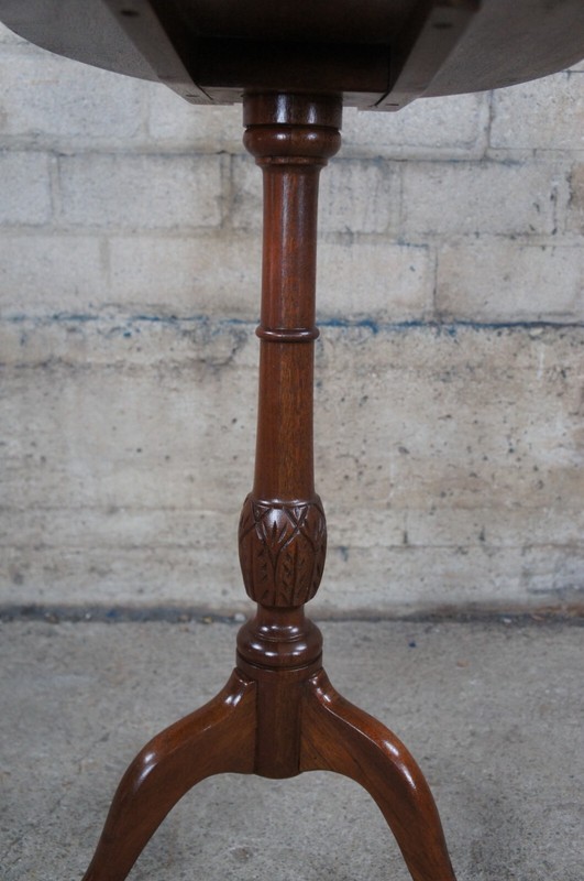 Antique English Georgian Chippendale Style Mahogany Inlaid Oval Tilt Top Table gallery