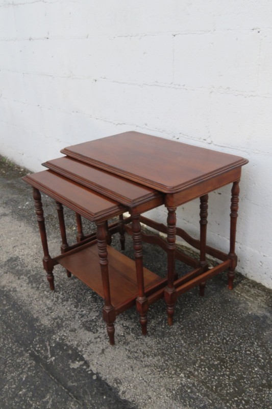 Early 1900s Mahogany Nesting Side End Tables Set of Three 6225