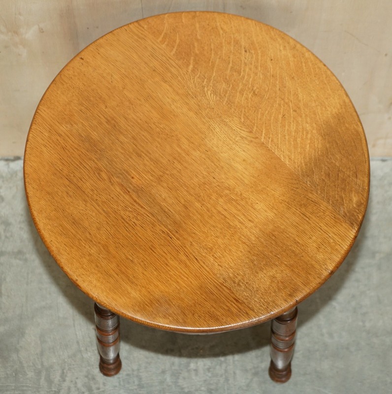 LOVELY CIRCA 1900 ENGLISH OAK SIDE TABLE WITH TURNED LEGS AND A NICE RICH PATINA gallery
