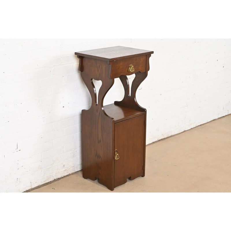 Stickley Brothers Style Antique Mission Oak Arts & Crafts Cellarette, Circa 1910