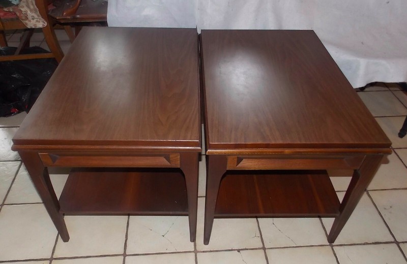 Walnut Mid Century Formica Top End Table / (1 Table) (ET383)