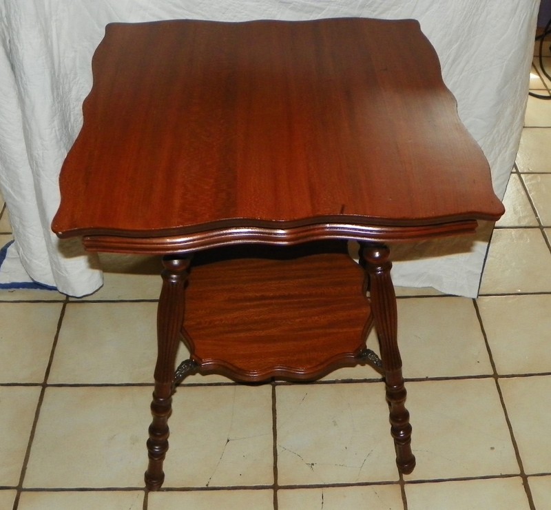 Mahogany Lamp Table / Center Table (T254)