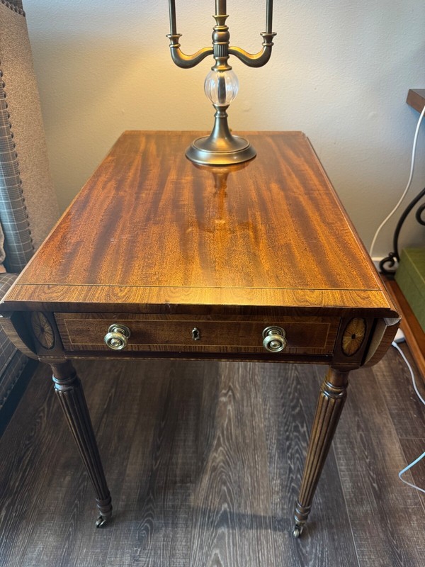 Henredon Aston Court Pembroke drop leaf table – vintage 1980’s – Mahogany