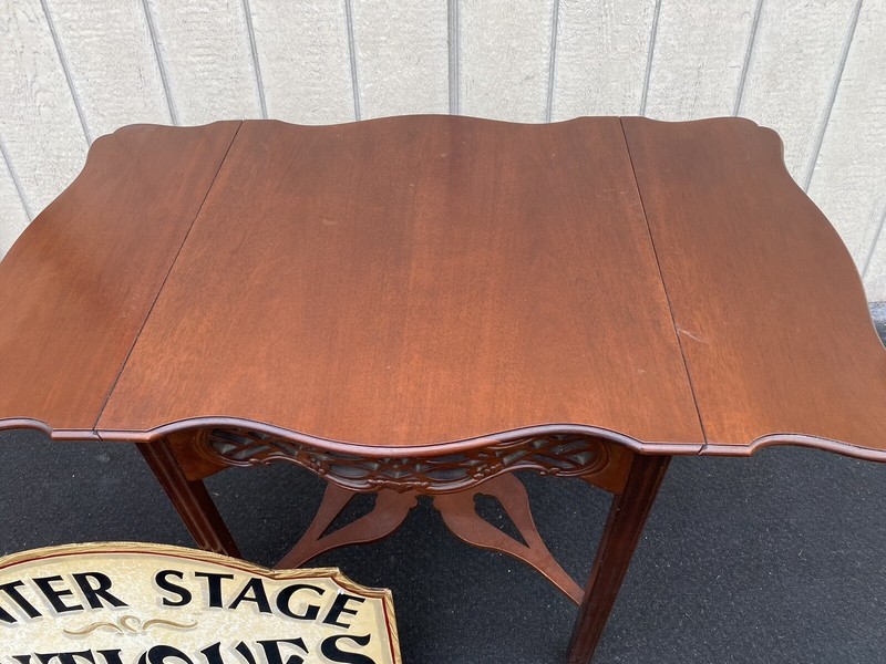 66068 BAKER Historic Charleston Mahogany Dropleaf Lamp Table gallery