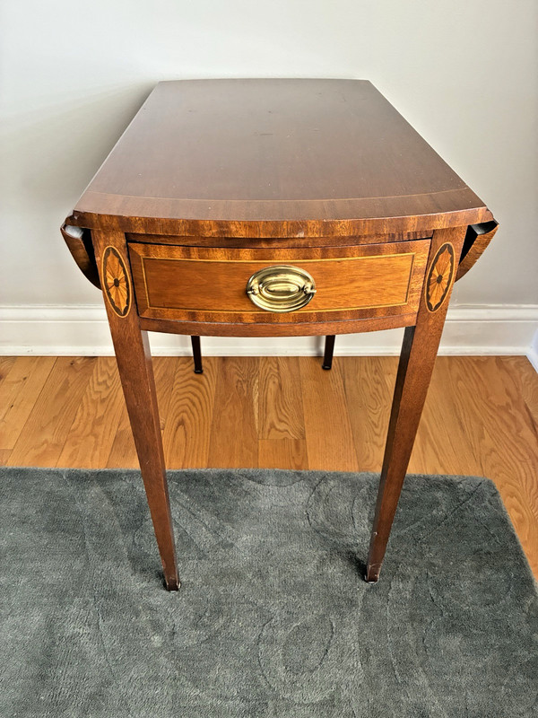 Federal Style Councill Craftsmen Mahogany Inlaid Drop Leaf Pembroke Side Table