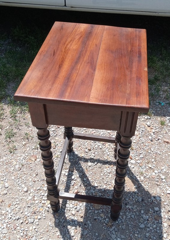 Cherry Spool Leg Lamp Table / Nightstand (ET758) gallery