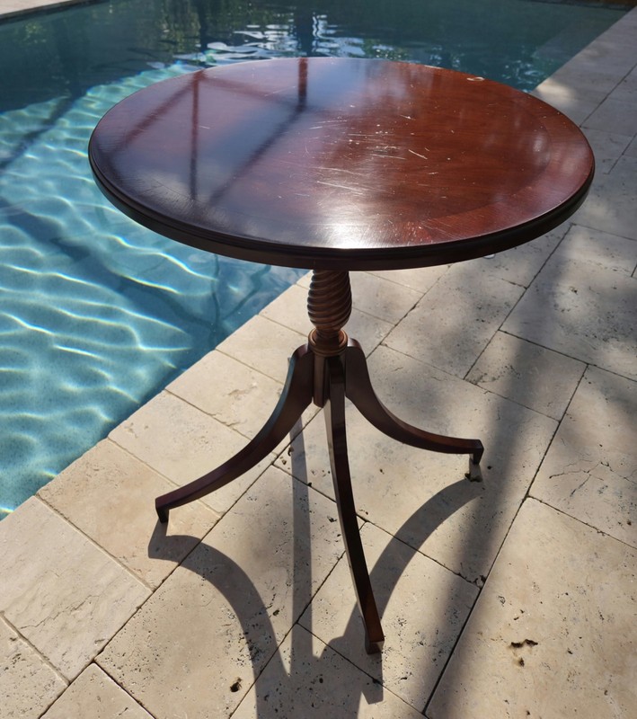 Vtg Bombay Company Coffee Table Mahogany Wood 26.5″H X 22″ L made in Taiwan