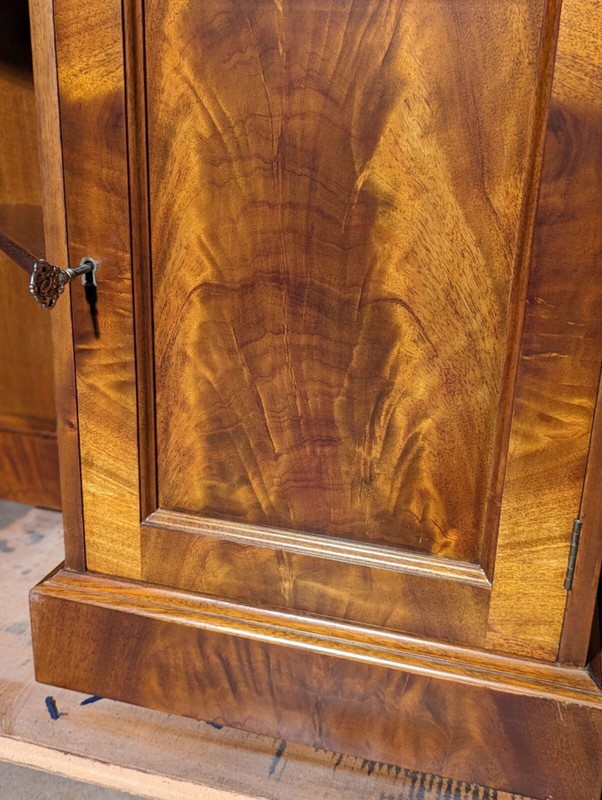 Large, professionally handcrafted Sheraton Crotch mahogany drum / Rent Table gallery