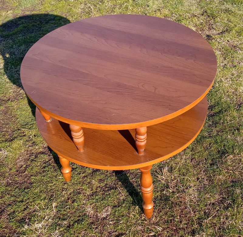 Mid Century Formica Top Round Maple End Table (ET563) gallery