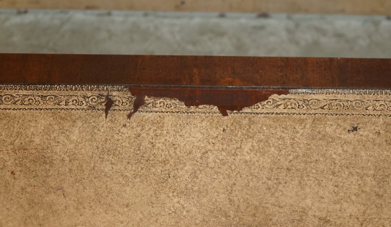 VERY LARGE VINTAGE BEVAN FUNNELL EXTENDING LEATHER COFFEE TABLE DISTRESSED TOP gallery