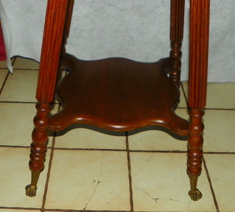 Solid Quartersawn Oak Fluted Leg Center Table / Parlor Table (PRT110) gallery