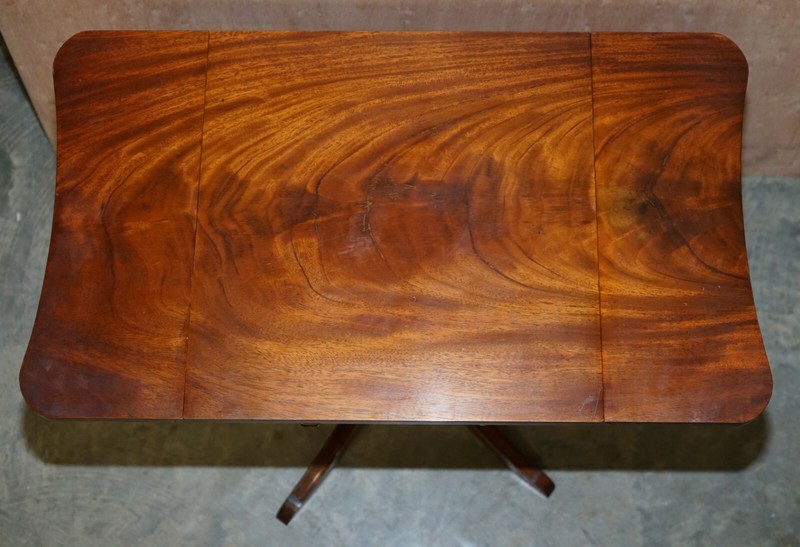 STUNNING BEVAN FUNNELL EXTENDING MAHOGANY SIDE END LAMP WINE CARD TABLE gallery