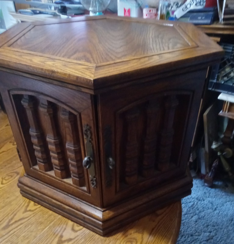 Mid Century Oak Hexagon End Table / Side Table (ET192) gallery
