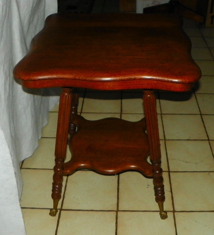 Solid Quartersawn Oak Fluted Leg Center Table / Parlor Table (PRT110) gallery