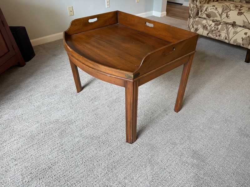 Kittinger Colonial Williamsburg adaptation WA-1042 mahogany butler’s coffee tabl