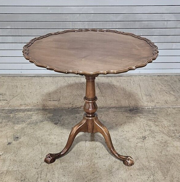 Kittinger Old Dominion Carved Chippendale Mahogany Tilt Top Table Ball & Claw