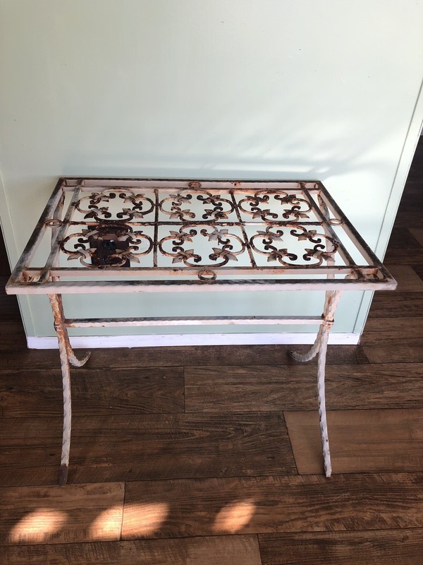 Vtg Wrought Iron Metal Side End Table 19” Tall Rustic Chipped Paint Shabby Chic