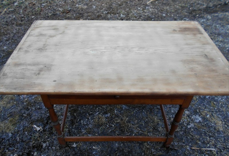 ANTIQUE 18th CENTURY NEW ENGLAND STRETCHER BASE TAVERN TABLE gallery